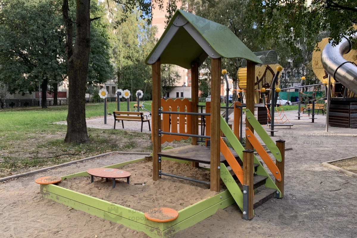 Песочный дворик с горкой «Ромашка» - фото 1